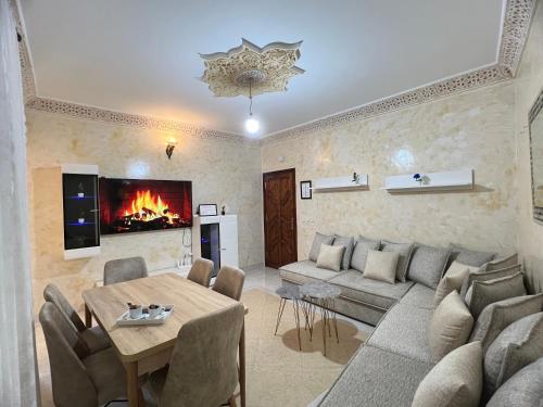 Χώρος καθιστικού στο Apartment City Centre with Balcony N20