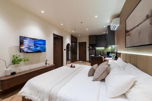 Televisyen dan/atau pusat hiburan di TTR Central Apart Hotel