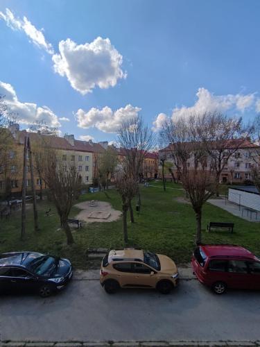 a group of cars parked in a parking lot at Apartament Norwida in Skarżysko-Kamienna