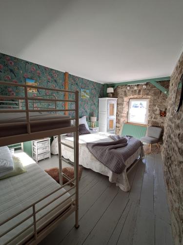 Postel nebo postele na pokoji v ubytování Le Relais De Rochepaule