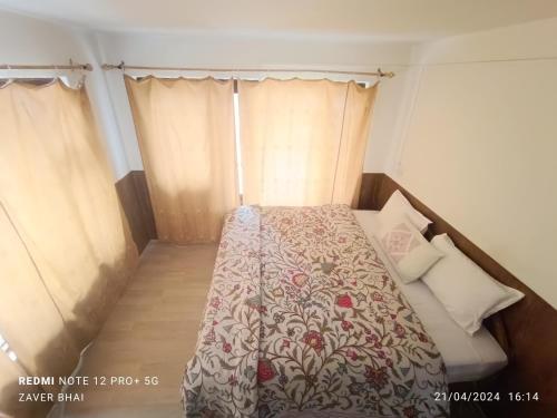 Hotel Adnan Palaceにあるベッド
