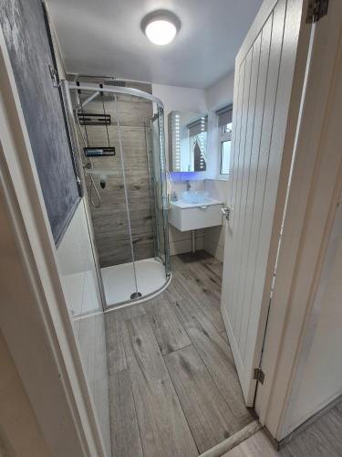 a bathroom with a shower and a sink at Lovely & Beautiful 2 Bed-Apartment in Borehamwood in Borehamwood