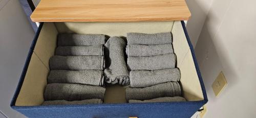 a box filled with blankets and socks on a table at 広々一軒家を貸し切り 先風亭 in Kurashiki