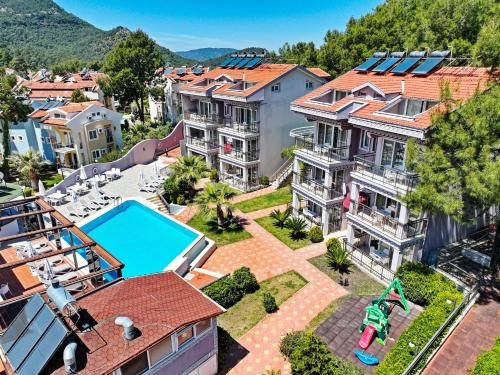 Bazén v ubytování Zehra Hotel nebo v jeho okolí