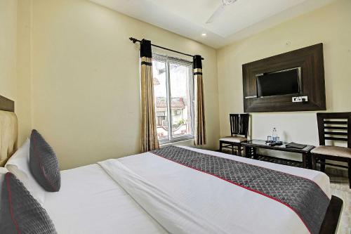 Кровать или кровати в номере Townhouse Grand Inn