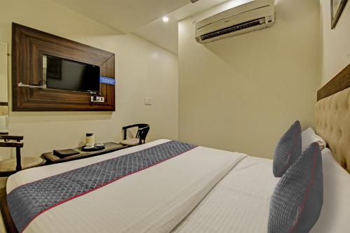 Кровать или кровати в номере Townhouse Grand Inn