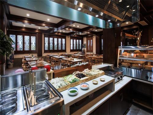 a restaurant with a bunch of food on display at Nanxun Boyang New Century Mingting Resort Hotel in Huzhou