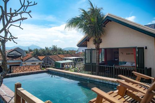 a swimming pool in front of a house at Hill Village Phu Yen in Phú Hiệp (2)