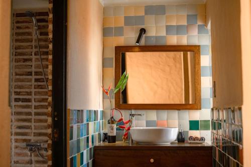 a bathroom with a sink and a mirror at Hill Village Phu Yen in Phú Hiệp (2)