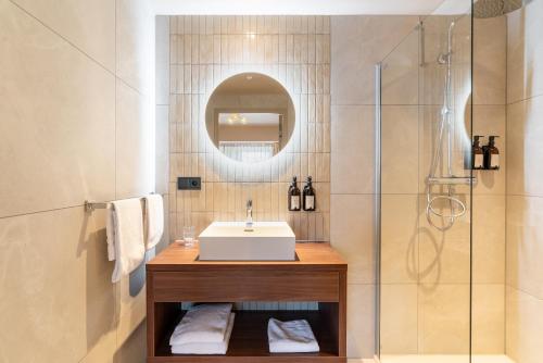 a bathroom with a sink and a shower at Malie House in Utrecht