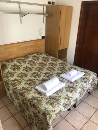 Una cama o camas en una habitación de BE ME Hotel Helvetia