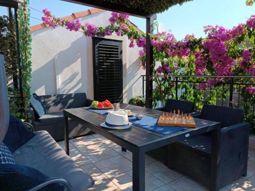 Holiday Home By The Sea - Nina & Kate