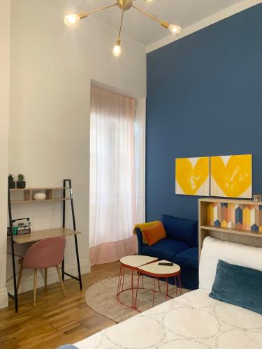 En eller flere senge i et værelse på Labarta Estudio en Puerta del Sol con parking