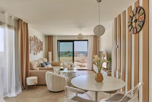 Vista del Mar, sunny penthouse