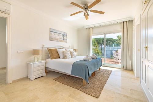 Luxury Villa, Heated pool, Next to the beach