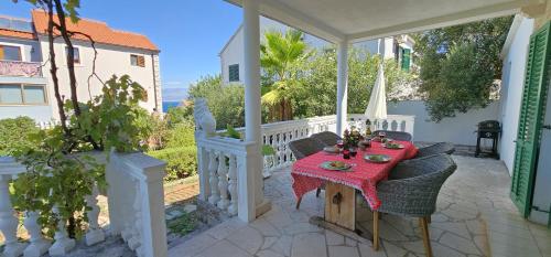 Family house, large terrace and garden, 200m to beach - Villa Paradiso