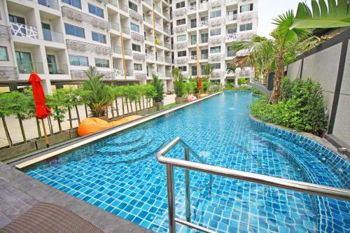 Bazén v ubytování Water Park by Pattaya Sunny Rentals nebo v jeho okolí