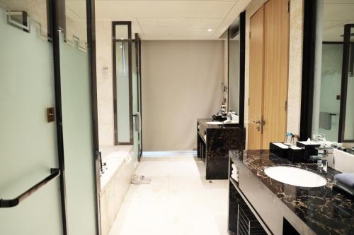 Bilik mandi di Wanda Realm Jingzhou