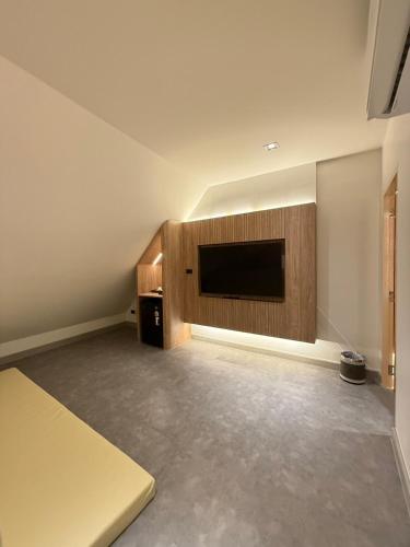 Ascella Bangkok Hotelにあるテレビまたはエンターテインメントセンター