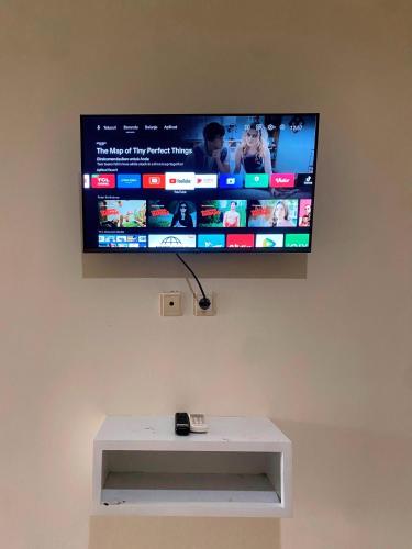 a flat screen tv hanging on a wall at KS Guest House in Cilacap