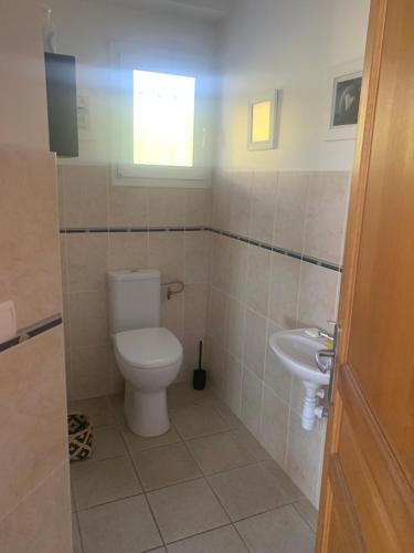 Bilik mandi di villa plein sud ensoleillée