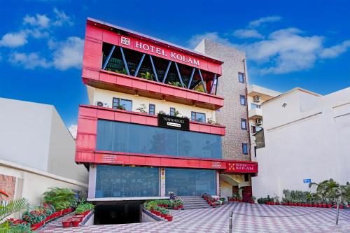 a hotel room with a red building at Super Townhouse Prince Chowk Near Railway Station in Dehradun