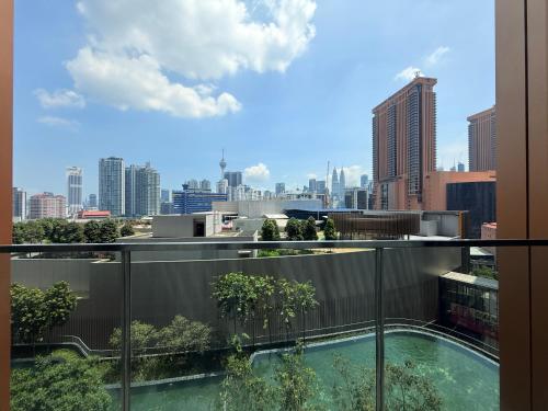 Pemandangan umum bagi Kuala Lumpur atau pemandangan bandar yang diambil dari apartmen