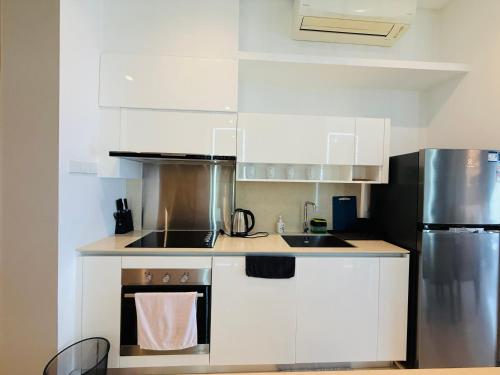 Dapur atau dapur kecil di Lucentia residence BBCC Lalaport by smart services