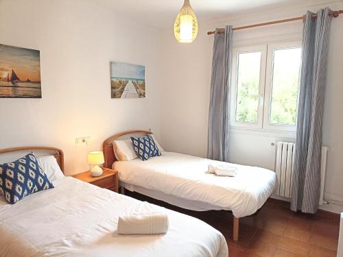 A bed or beds in a room at ES GANXO HOUSE PORTO CRISTO