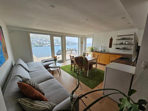 Posezení v ubytování Sea View Suite