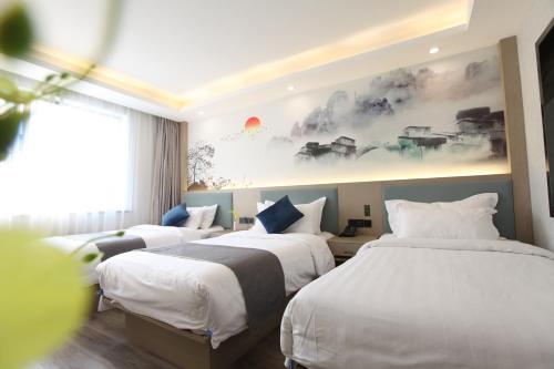 Cama o camas de una habitación en 唯庭轻居酒店上海虹桥机场国家会展中心店