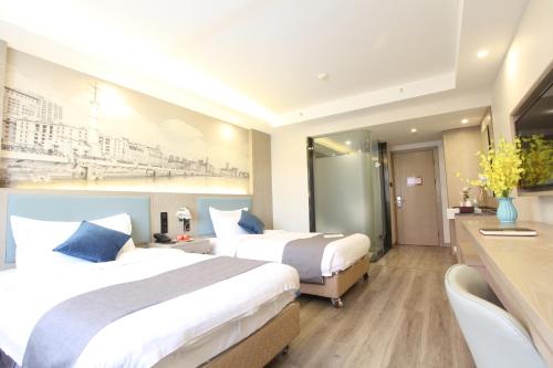 Cama o camas de una habitación en 唯庭轻居酒店上海虹桥机场国家会展中心店