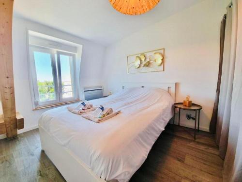 a white bed in a room with a window at Rue de Reims super T3 tout équipé et parking privé in Bétheny