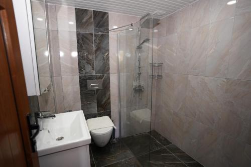 Koupelna v ubytování Cirali Hotel