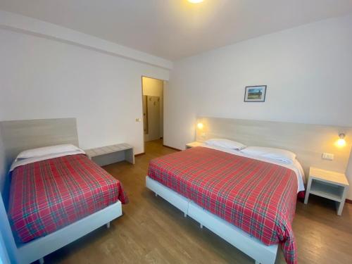 Postel nebo postele na pokoji v ubytování Hotel International