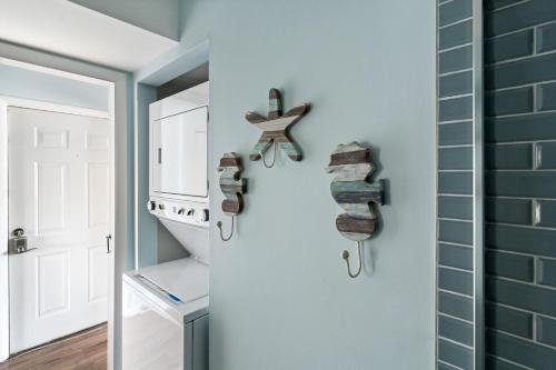 Ένα μπάνιο στο Charming 1-Bedroom Condo at Raffles Perfect Retreat in North Ocean City