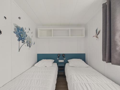 Ένα ή περισσότερα κρεβάτια σε δωμάτιο στο Joli Chalet pour 6 - Domaine avec piscine