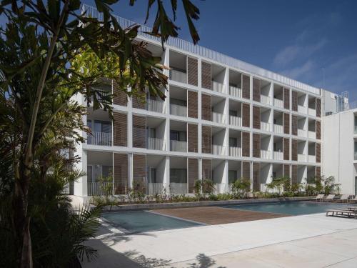 an external view of the hotel at Mercure Ponta Delgada Azores in Ponta Delgada