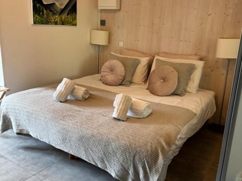 Postel nebo postele na pokoji v ubytování Light spacious, recently refurbished Studio near to Courchevel