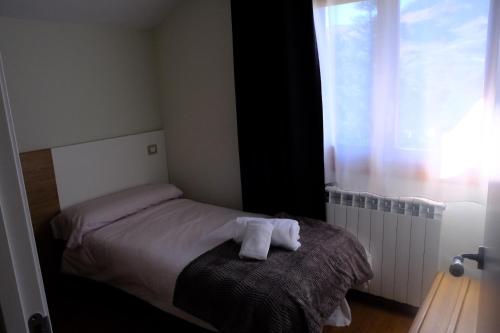a bedroom with a bed with a towel on it at Apartamento Homely Foratata in Formigal