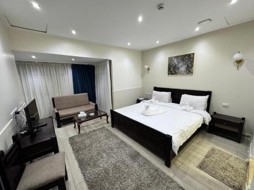 Postel nebo postele na pokoji v ubytování New Star Zamalek Hotel