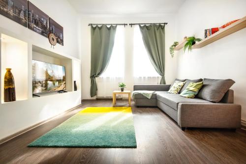 Simor Apartments 59 spacious home central location