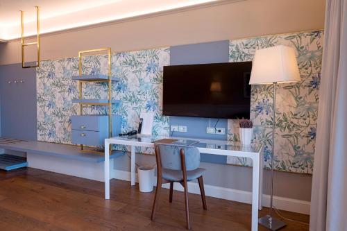 a room with a desk and a tv on a wall at Borgo Le Terrazze in Bellagio