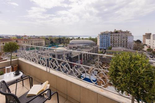 Cityscape Elegance, Central Thessaloniki sea view apartment