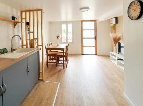 T2 Neuf indépendant-8min de Lyon - Parking privé -Terrasse