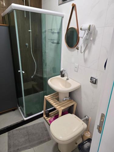 a bathroom with a toilet and a sink and a shower at 100m da praia de Copacabana in Rio de Janeiro