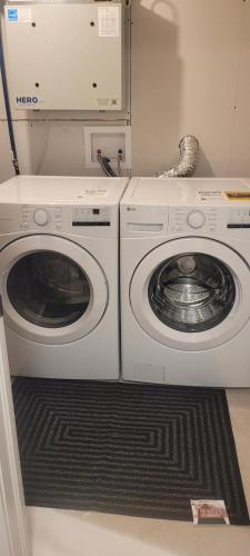 Ảnh trong thư viện ảnh của Hommie Vibes Basement Suite ở Moncton