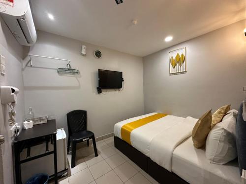 a hotel room with a bed and a tv at SS Grey Hotel 2 in Kuala Lumpur