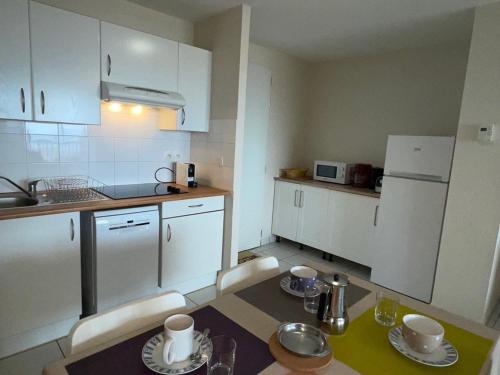 Photo de la galerie de l'établissement Appartement T2 avec terrasse vue océan, box privé - FR-1-379-170, à Vieux-Boucau-les-Bains