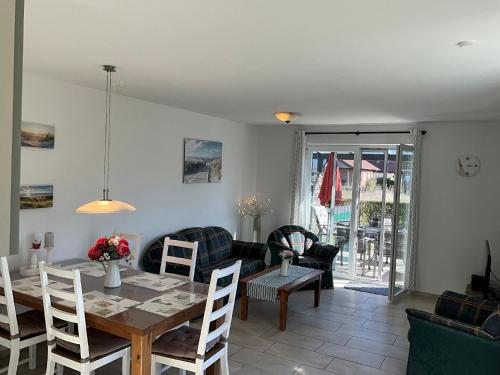 a living room with a table and chairs and a couch at Ferienhaus in Hoben mit Grill und Terrasse in Zierow